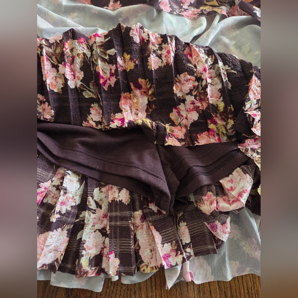 Francesca's Collections Floral Pleated Layered Mini Skort - Picture 3 of 9